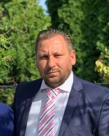 Bujor Szarvas